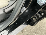 助手席のステップにキズがございます。
