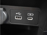 ◆USB入力端子◆USB接続、スマートフォンの充電等にも便利なUSBチャージャー使いやすい場所に装備されています。