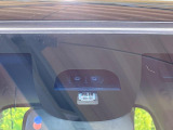【シティブレーキアクティブシステム】低速走行中に前方の車両等を認識し、衝突しそうな時は警報とブレーキで衝突回避と被害軽減をアシスト。より安全にドライブをお楽しみいただけます。