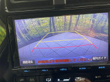 【バックカメラ】駐車時に後方がリアルタイム映像で確認できます。大型商業施設や立体駐車場での駐車時や、夜間のバック時に大活躍!運転スキルに関わらず、今や必須となった装備のひとつです!