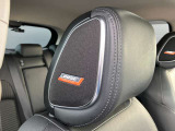 「BOSEパーソナルプラスサウンドシステム」運転席と助手席のヘッドレスト内蔵スピーカーを含む計8つの高性能スピーカーと最先端DSP内蔵アンプを組合わせ、ライブ会場にいるかのような音の広がりと臨場感を楽しめます