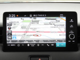 ★地図画面★地図上の文字や記号など細かい表示も鮮明に映し出します。また、スマートフォンのような操作が可能なタッチパネルを採用し、ボタンを探すことなく直感的に操作できます!