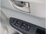 運転席から全席の窓の開け閉めができます!車内の換気をするときに便利ですよ♪