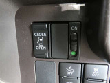 片側電動スライドドアのスイッチ付です。車内からもスイッチひとつで楽にドアの開閉が可能です。電動なので開閉時に力を使う必要がなく、半ドアになることもありません!