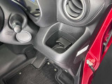 【ドリンクホルダー】さまざまな場所にございますので便利ですよ。