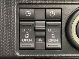 両側パワースライドドアウェルカムオープン機能 降車時にスイッチで予約しておけば、乗車時に電子カードキーを持ってクルマに近づくだけでパワースライドドアが自動でオープン♪
