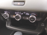 オートエアコン装着車で車内はいつも快適です!