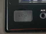 【USBポート】USBポートも装備されています♪スマートフォンのオーディオに連携も可能です。今や欠かせない装備の一つです!