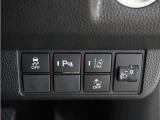 ◆VSA◆横滑り防止装置が装備されています。コーナーリング時の横すべりを抑える機能と、車両の急激な挙動変化を抑える機能で、安定した走行を実現しています。運転に安心とゆとりが出来ます。