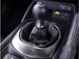 【シフトレバー】シフトもとても操作しやすいデザインになっております。運転する人の事を第一に考えた操作性の高い仕様です。