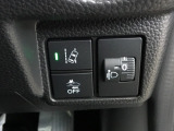 路外逸脱抑制機能、衝突軽減ブレーキを搭載。走行中の車線逸脱防止と前方衝突リスク低減をサポートする安心の安全装備です。