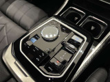 I-driveコントローラーでモニター部分を操作します。直感的に使用することが可能です。