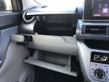 充実の小物入れを完備。ついつい貯めがちな小物をスッキリ収納できますね。