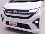 省電力のLEDヘッドランプ。白く明るい光で夜間走行が安心。