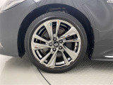機敏さを引き立てる純正アルミ 225/45 R18 装着!