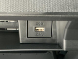 【USBチャージャー】スマホ等の充電ができるUSBチャージャーが装備!長時間のドライブには必需品です♪