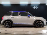☆MINIの車の始まりは大人四人がギリギリ乗れるコンパクトな車です!!今となっては3ナンバーですが、もともとは5ナンバーの車でした!!