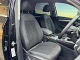 運転席も広々としており運転しやすい環境を実現しています☆