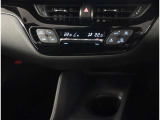 オートエアコンなので操作も楽々です♪室内を快適空間にします。