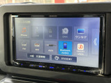 ラジオやBluetooth、USBなど複数の音源が画面に並び、使いたい項目を選びやすい表示です。お好みの音楽や放送を選択でき、毎日の移動時間を心地よく過ごせます。