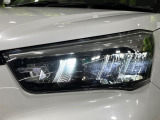 【LEDヘッドライト】悪天候や夜間走行時も良好な視界を確保し安心して運転できる高輝度LEDヘッドライトを装備!点灯速度が早く、消費電力も抑えられています。