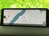 地図上に周辺の道路や河川、施設名が表示され、現在地の目安も確認できます。画面を見ながら目的地までの位置関係を把握しやすく、初めての場所へ向かう際にも役立ちます。