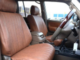 クラシックブラウンシートカバー新品装着しております。