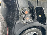 車を降りてさっと充電できるよう、車両右側に充電ポート設計。