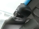 【ドラレコ搭載車】今や必需品のドライブレコーダー搭載車です。万が一のトラブルのときにも役に立つドライブレコーダーを装備しています。側面衝突や幅寄せ・割り込み対策に!
