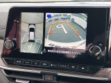 【アラウンドビューモニター】はまるで上から見ているような視点で周囲を確認できます!駐車が苦手な方でも安心して駐車できますね♪