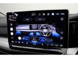 3ゾーンフルオートエアコン(運転席/助手席/後席独立調整/自動内気循環機能付き)