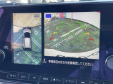車を真上から見ているように、周囲の状況を把握しながら安心して駐車が行えるアラウンドビューモニター装備!