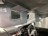 運転席、助手席サンバイザー裏にはバニティミラーを装備。