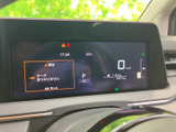 速度やシフト位置などの情報が画面に表示され、運転に必要な状況をひと目で確認できます。表示がまとまっているため、走行中も必要な情報を把握しやすい構成です。