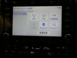 ディスプレイオーディオを装備。スマホとクルマをつなぐことで、これまでのナビに加えて、いろんなサービスが楽しめます。