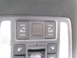 両側電動スライドドアを装備しています。狭い駐車場でも安全に開閉でき、さらに間口が広く乗り降りもし易いですよ。