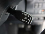 クルーズコントロール付きで高速道路走行での疲労を軽減します。