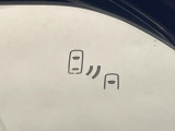 【ブラインドスポットモニター】走行中、ドアミラーの死角になりやすい箇所に後続車が接近するとサイドミラーのレンズに警告を表示!ドライバーに注意喚起をしてくれます。