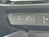 type-Aとtype-C付きなので車内での充電も安心♪