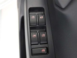 全席パワーウインドウ付きです。運転席から全席の操作ができて、開閉操作のロックもできます。