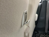 【フック】フックの用途は様々。手荷物のバッグや買い物袋、ビニール袋をぶら下げてゴミ箱にしても良いですね♪