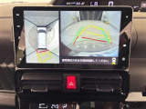 パノラミックビューモニター付きです。車両を上から見たような映像を画面に表示。運転席からの目視だけでは見にくい、車両周辺の状況をリアルタイムでしっかり確認できます。