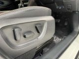 パワーシート搭載。微妙な調整が手軽にでき、ピッタリのポジションで運転することが可能です。