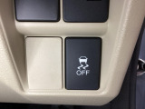 VSA装備車です。VSAはドライバーの操作と車の動きを見守っています。もし車の挙動が乱れたとき、4輪別々にブレーキをかけたり、エンジンパワーをしぼることによって車を安定させます。