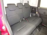 後部座席も当然、綺麗・清潔に仕上げております。内装の綺麗なお車は気持ちが良いですし、コンディションのいい車が多いです。