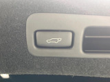 【パワーバックドア】スマートキーや運転席のボタンを押すだけでリアゲートが自動で開閉します!荷物を持っている時や、高い位置にあるバックドアを閉める際に便利な機能です♪