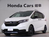 フリードHYBRIDクロスターブラックスタイルの白色走行距離1.4万キロが入庫しました。
