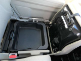 助手席の下にはしっかり収納も!グローブボックスに入りきらない荷物もここで収まります!★