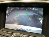 【バックカメラ】運転席から画面上で安全確認ができます。駐車が苦手な方にもオススメな便利機能です。