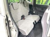 後部座席も気になるようなキズ・汚れやへたり等、大きなダメージはなく、良好な状態です。